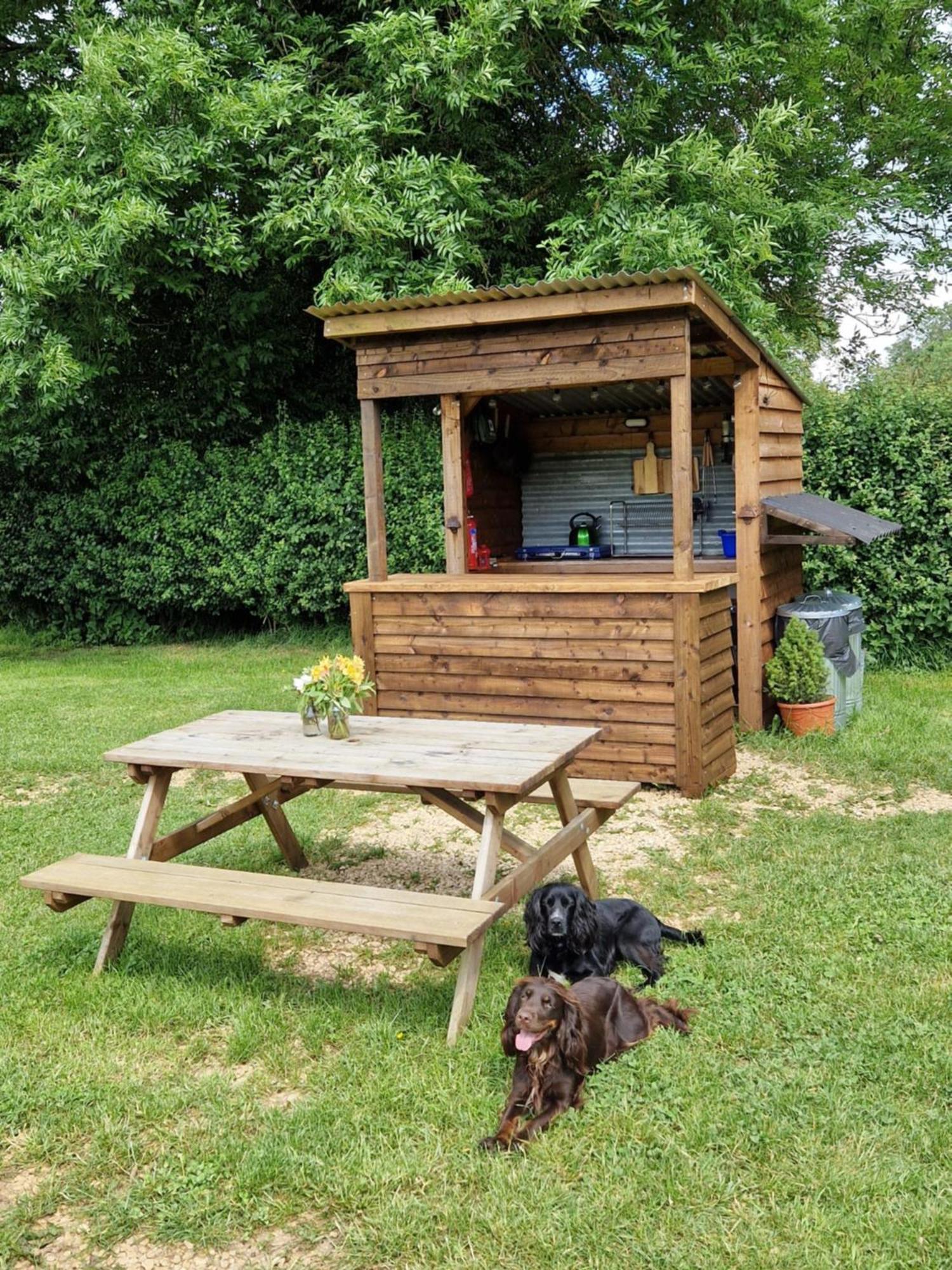 The Delkin Shepherds Huts Castle Combe Exterior foto