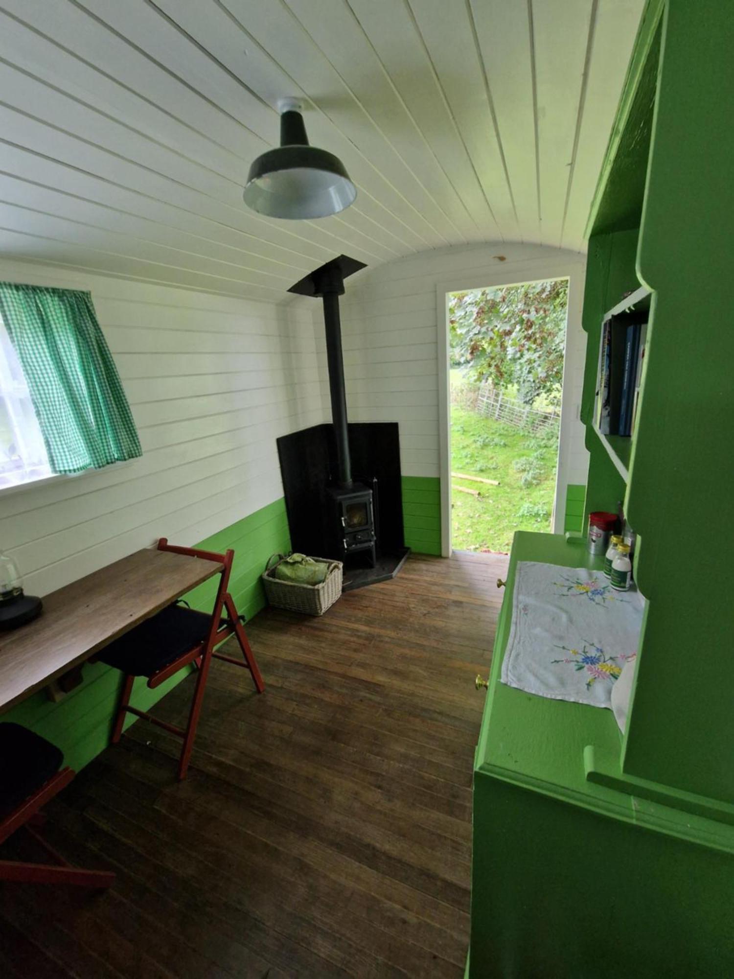 The Delkin Shepherds Huts Castle Combe Exterior foto